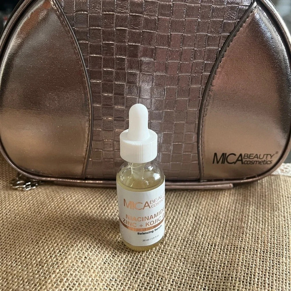 9 Piece Mica Beauty Cosmetics Skincare Set - Picture 7 of 11